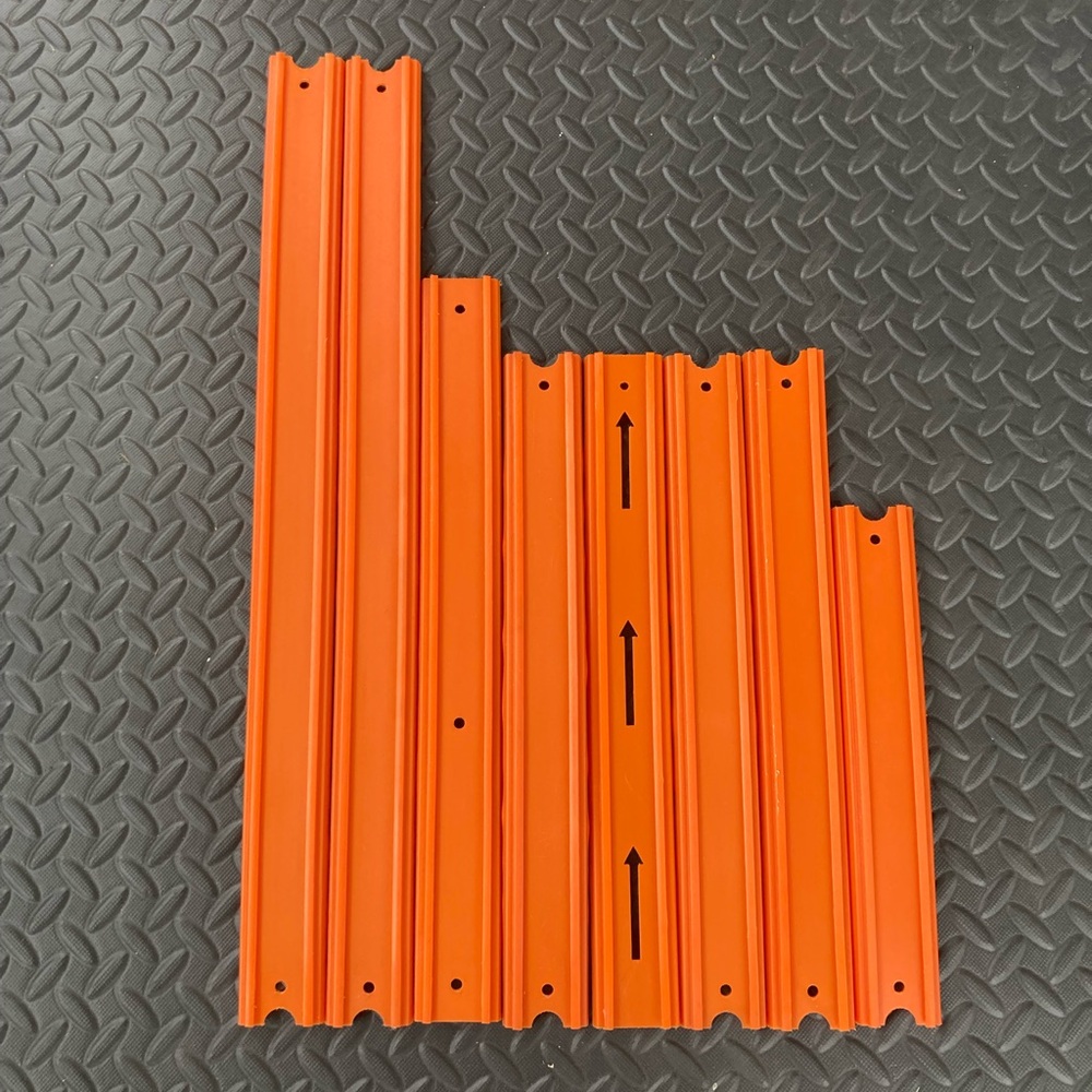 8 Piece / 8ft Hot Wheels Builder Race Track